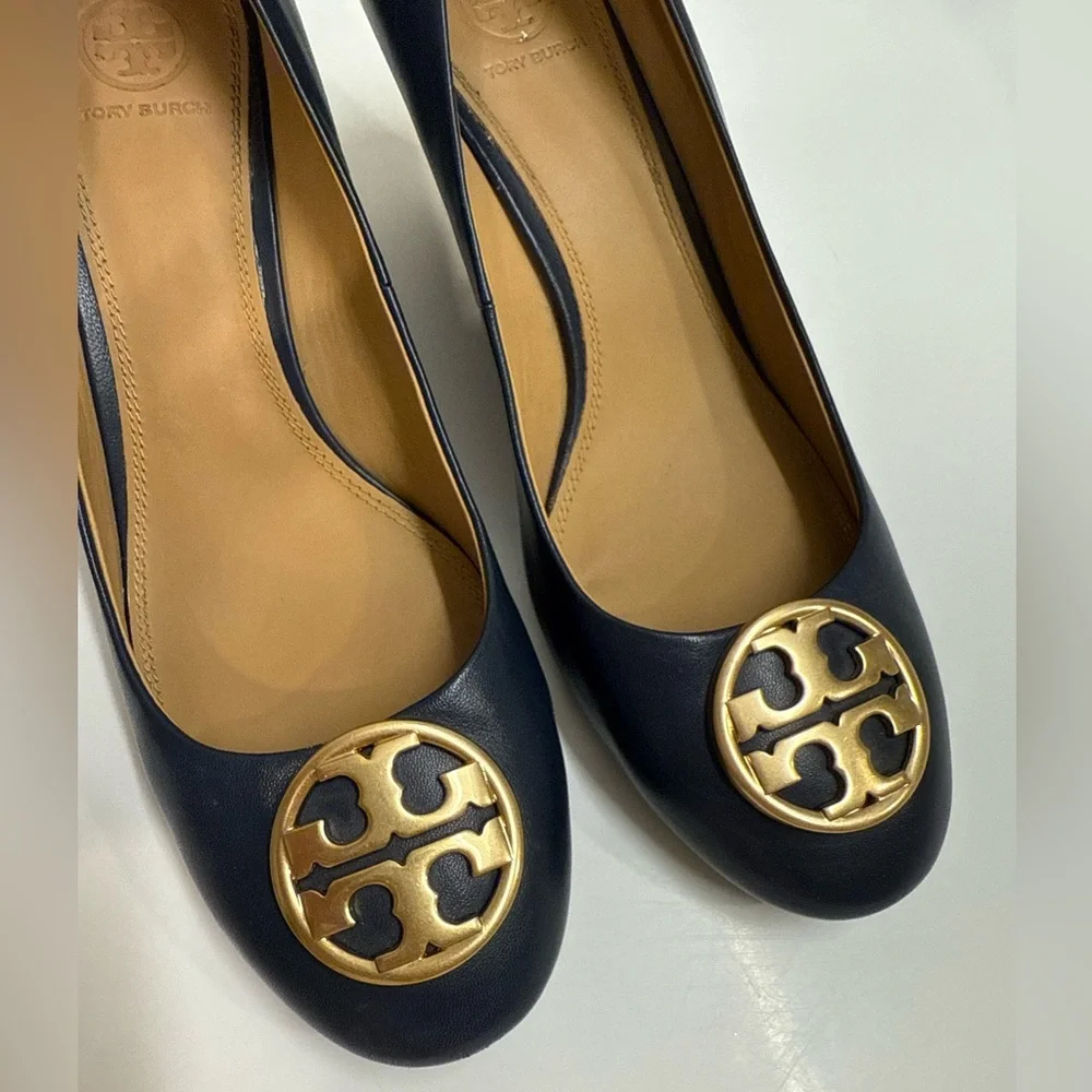Tory Burch Chelsea 65 Wedge Pumps Navy Leather Gold Logo Size‎ 9.5